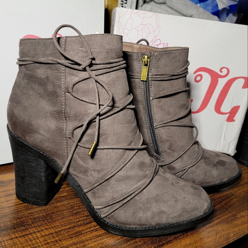 *NWT "Effie" Ankle Booties with Chunky Heel  - In orgnl pckgng.